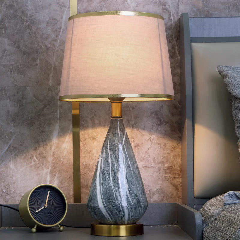 Elegante Marmorfuß Nachttischlampe