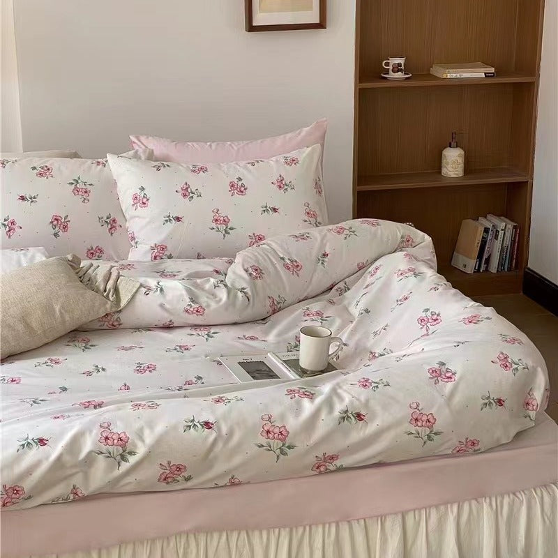 Bettbezug-Garnitur aus feinem Baumwollsatin mit aquarelliertem Blumenprint und atmungsaktivem Perkal-Effekt
