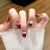 Künstlerisches Press-On-Nagelset mit verspielten Charakterdesigns Brehn