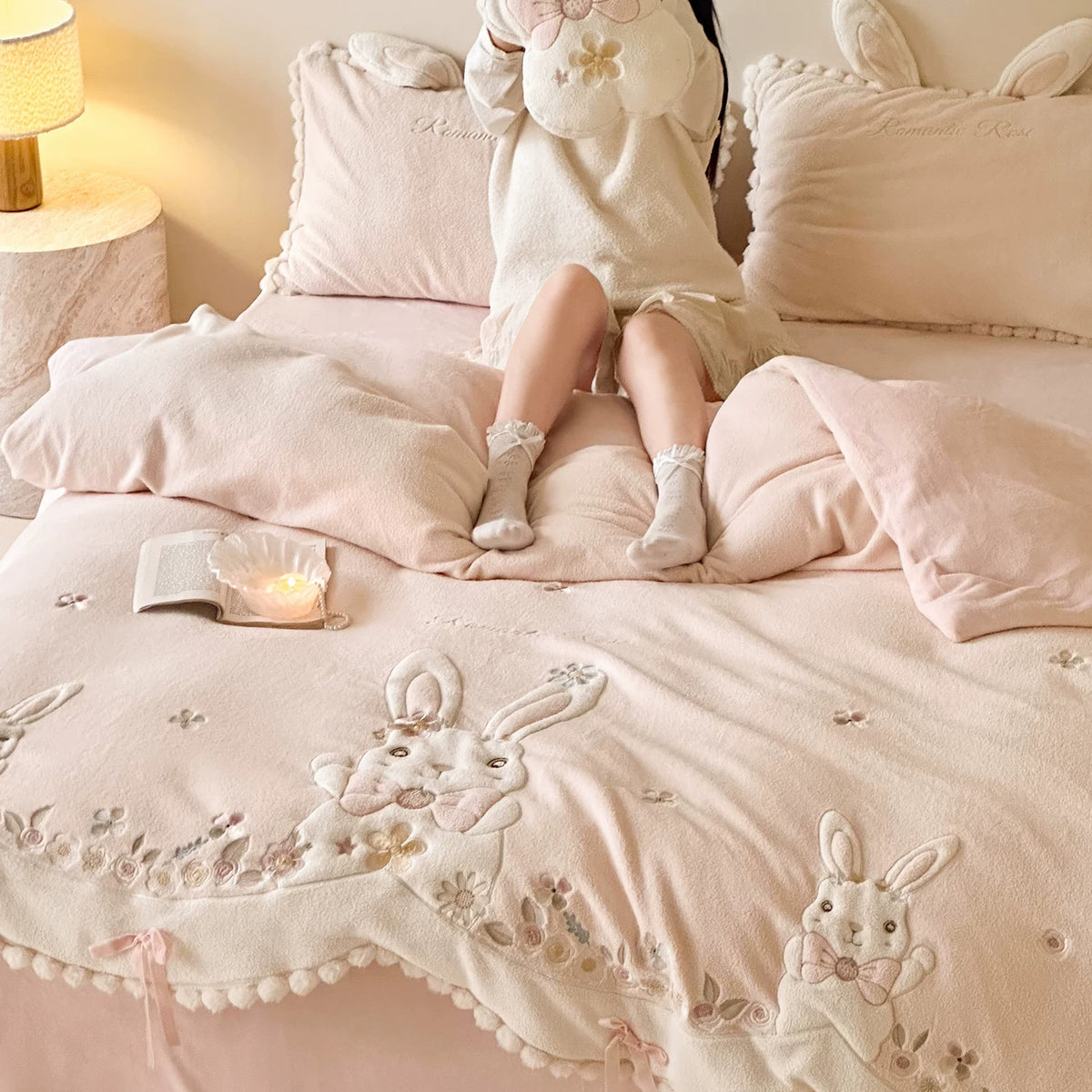 Plüsch gestepptes Bunny Applikation Bettbezugset mit Pom-Pom Besatz