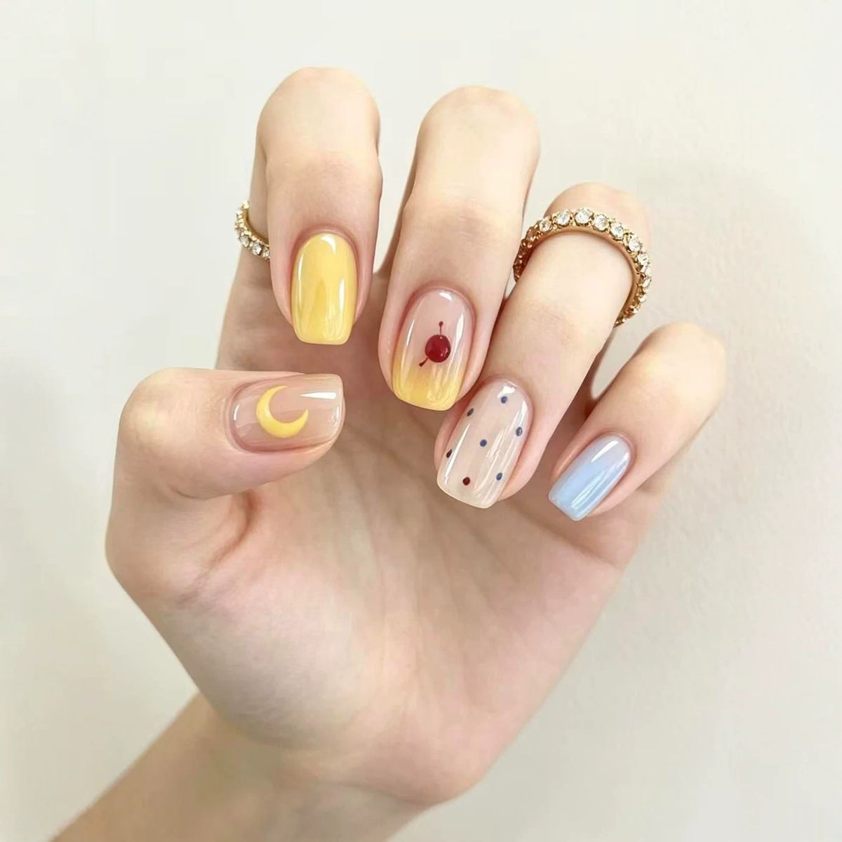 Künstlerische Nagelverlängerungen
