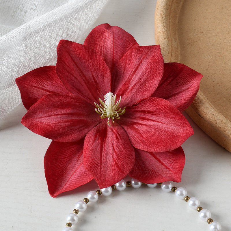 Elegante Stoffblumenklammer