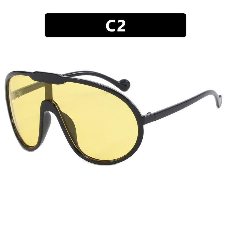 Damen Sportliche Sonnenbrille mit breitem Rahmen und gelben Gläsern Brehn