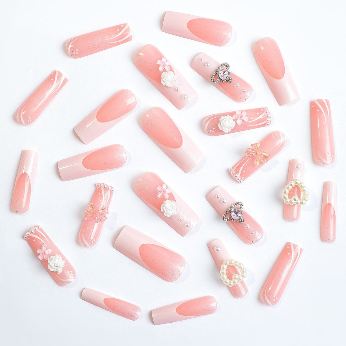 Elegantes Kunstnagelset mit Glitzer- und Blumenakzenten Brehn