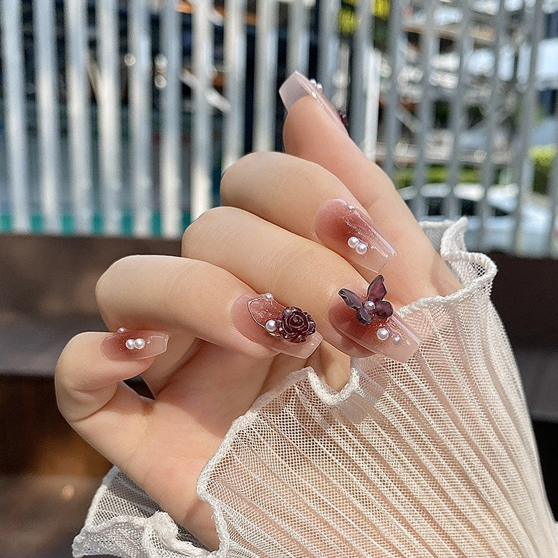 Elegante Nagelkunst mit Glanzfinish Brehn