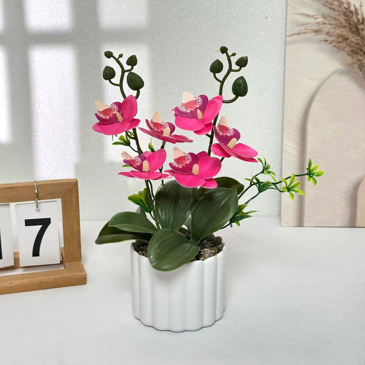 Lebensechte künstliche Orchideenpflanzenanordnung für die Wohnraumpräsentation