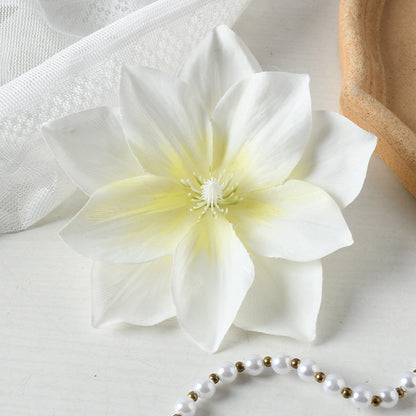 Elegante Stoffblumenklammer