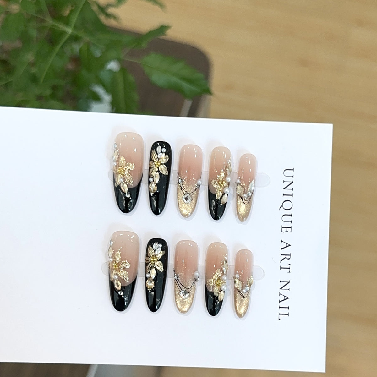 Luxuriöses Floral-Perlen-Nagelkunst-Set zum Aufkleben