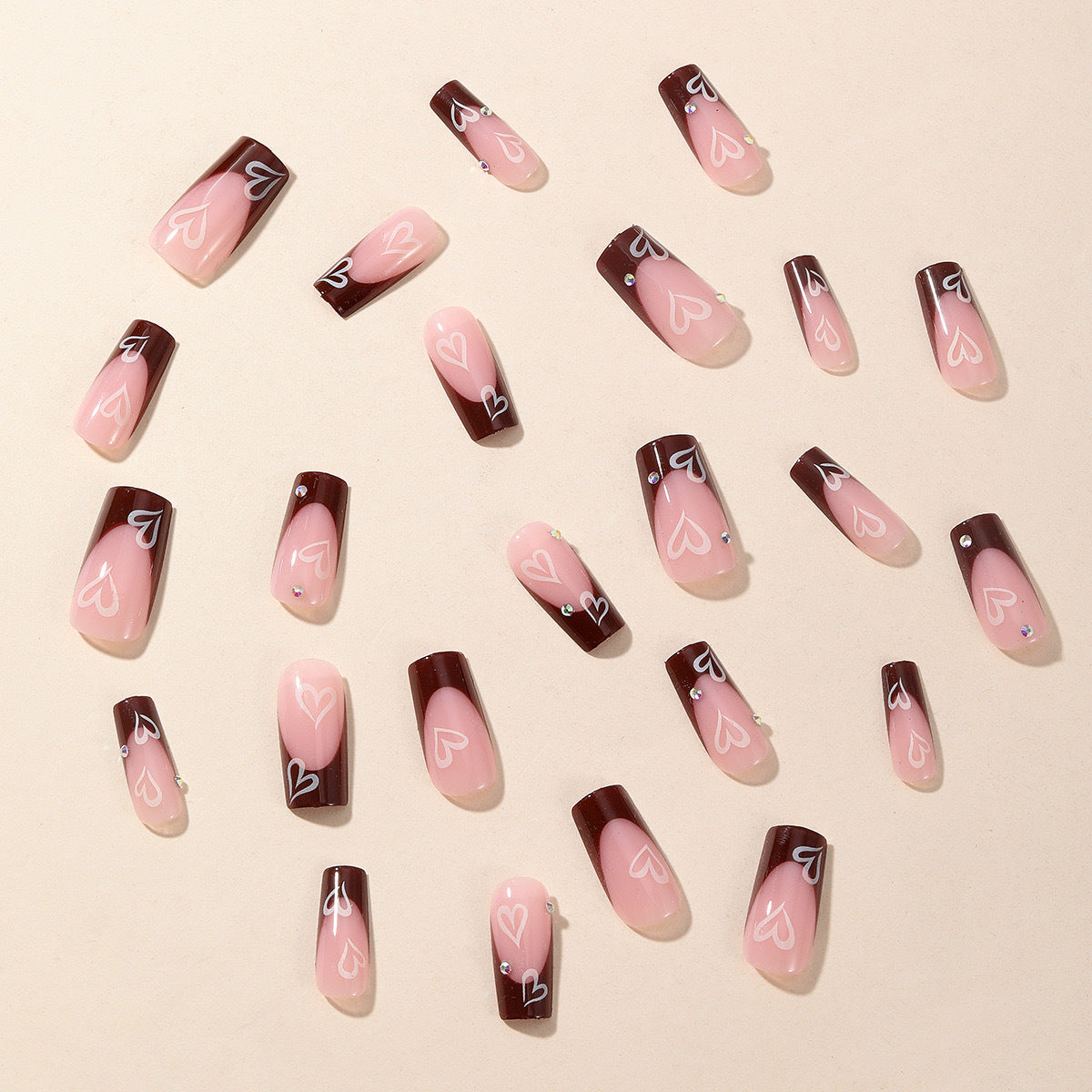 Kunstnagelset mit romantischen Herzmotiven Brehn