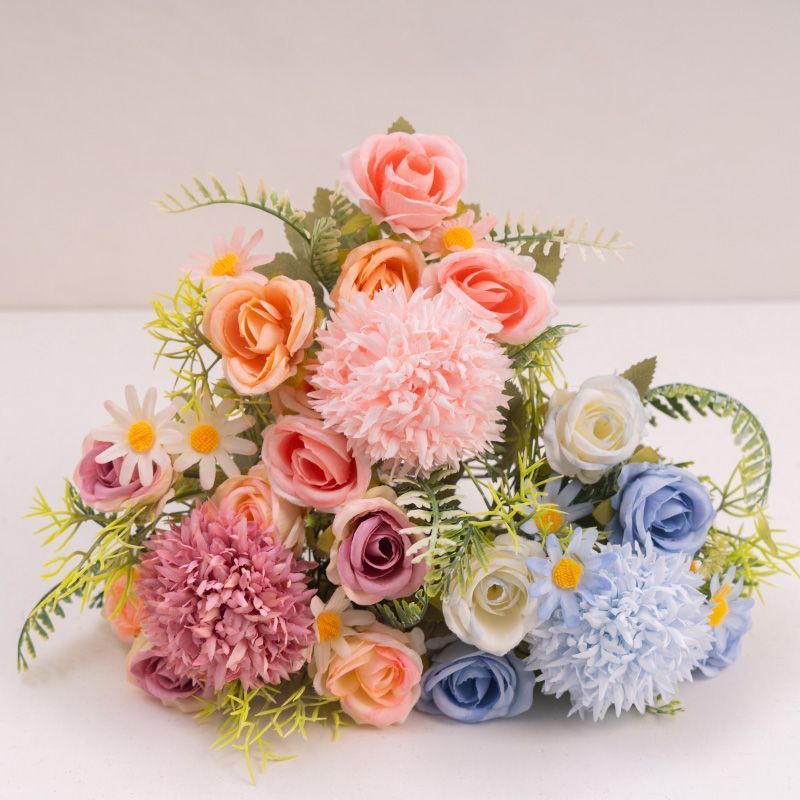 Lebhaftes dekoratives Blumenbouquet