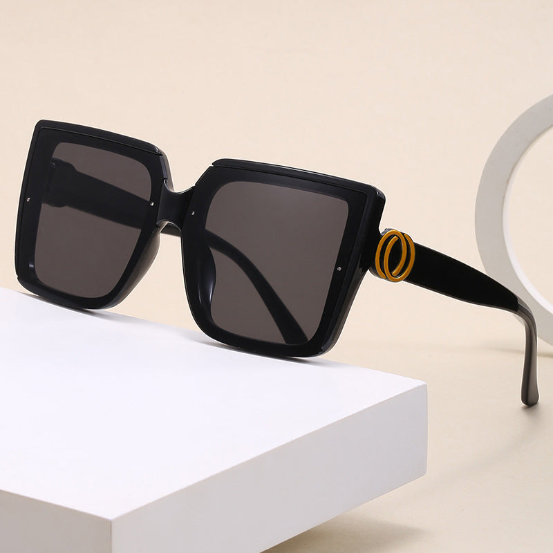 Damen quadratische Sonnenbrille mit einzigartigem Reifenelement Brehn
