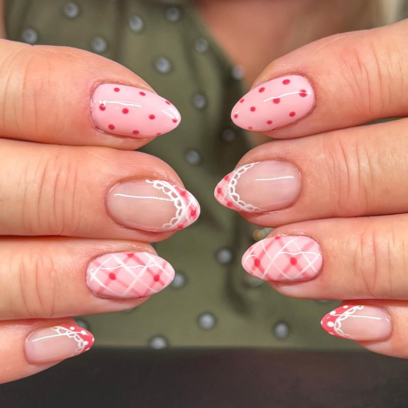 Künstliche Nagelkunst mit verspielten Punkten und Schleifen Brehn