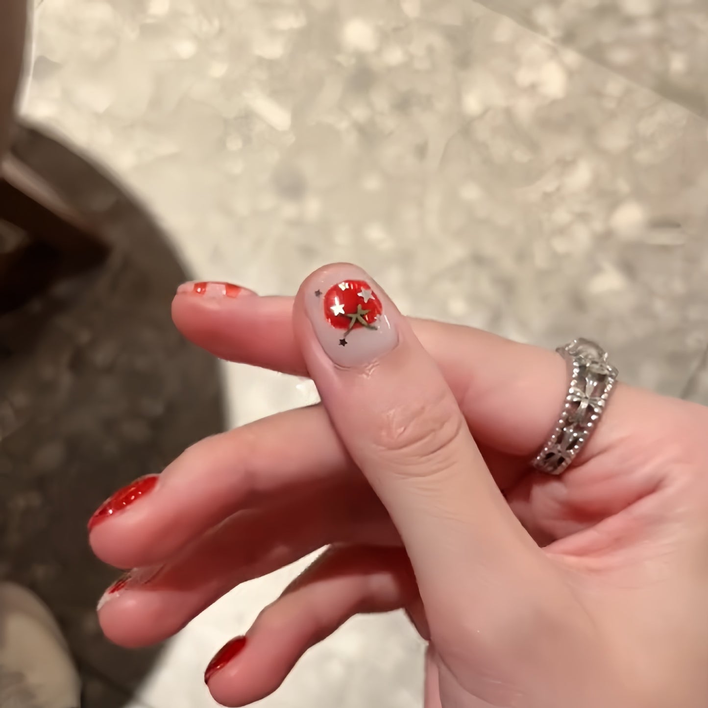 Künstliche Kunstnägel mit Fruchtigem Erdbeerdesign Brehn