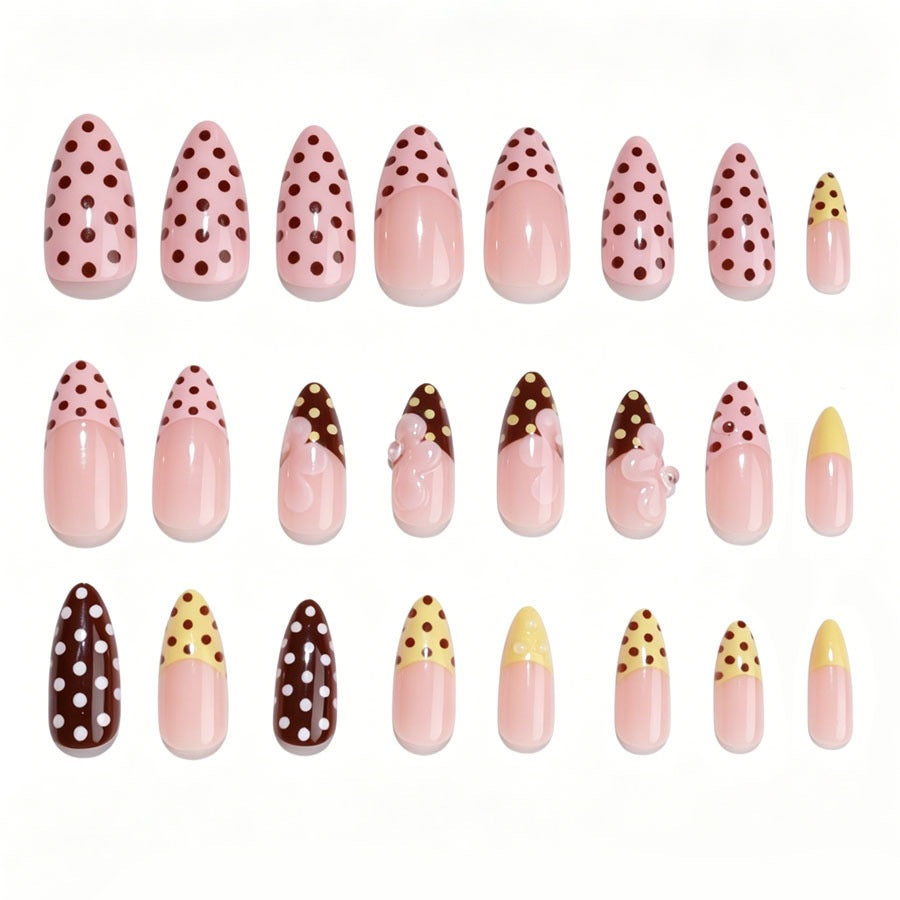 Kreatives Kunstnagelset mit Blumen- und Punkte-Design Brehn