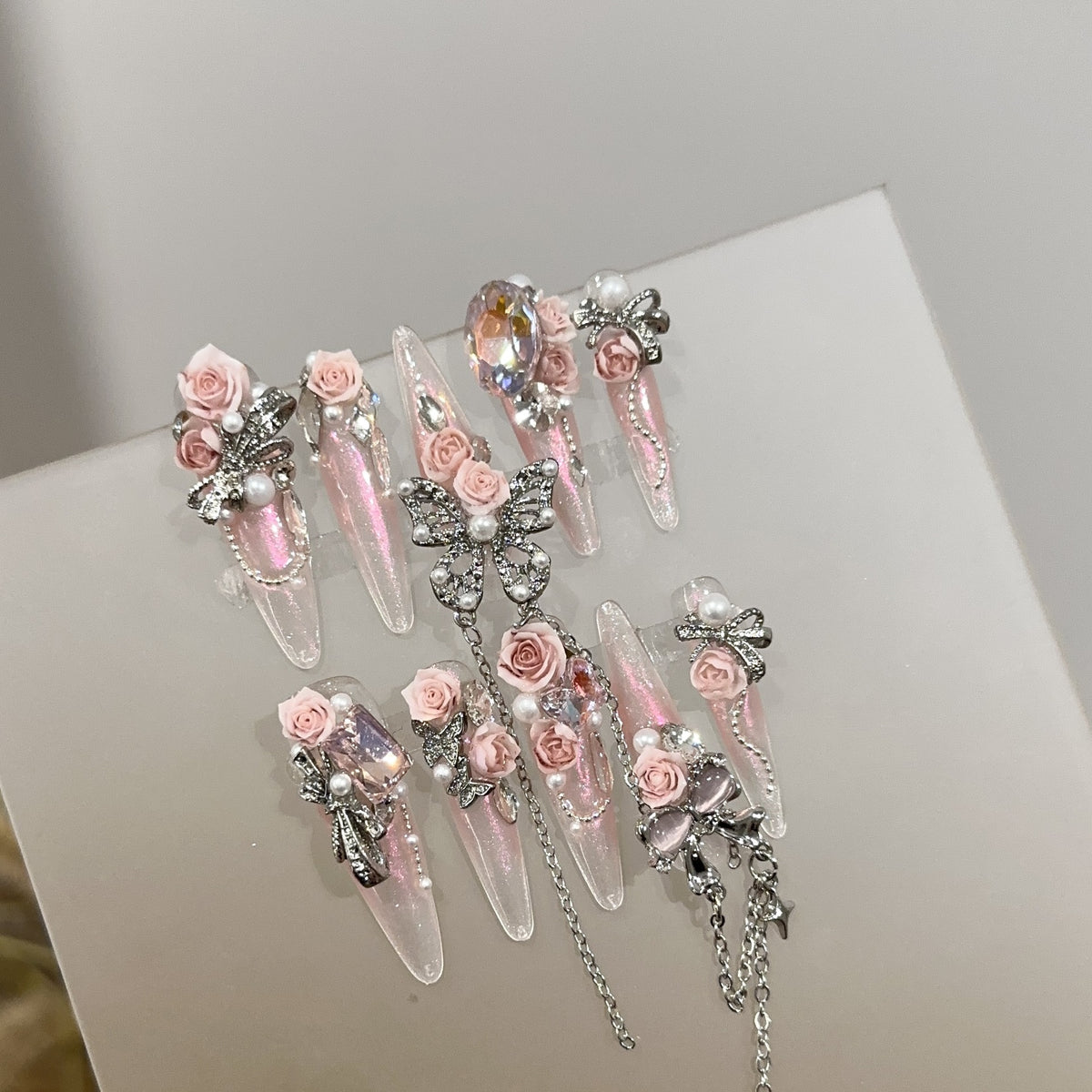 Blumenverzierte Stiletto Press-On Nagel Set