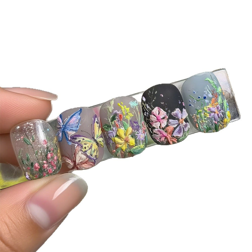 Elegante Nagelkunst mit Schwarz-Weiß-Kontrast Brehn