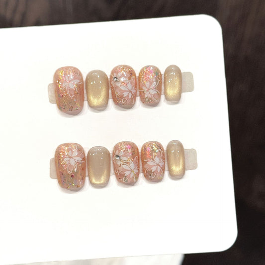 Zart floral akzentuiertes Press-On Nail Art Set