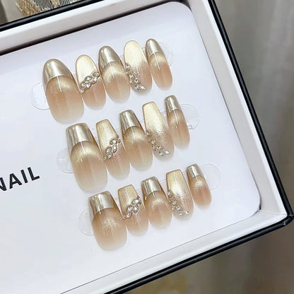 Elegantes Press-On-Nagelkunst-Set mit glamourösen Details Brehn