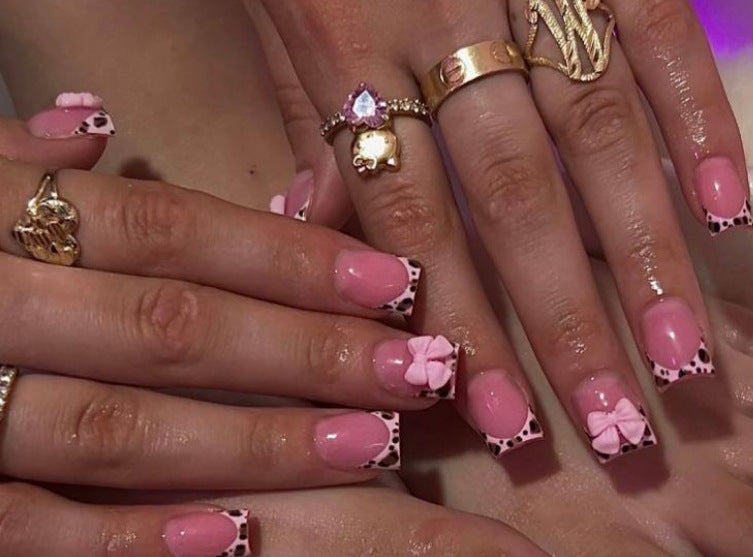 Blumenmuster-Nagelkunst Brehn