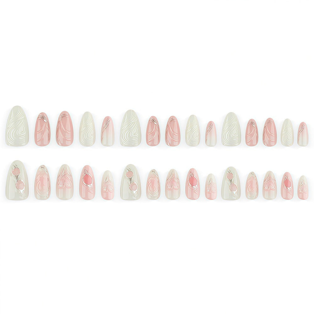 Elegantes Kunstnagelset mit Romantischem Design Brehn