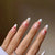 Elegante French Tip Press-On Nägel mit Herzakzenten Brehn
