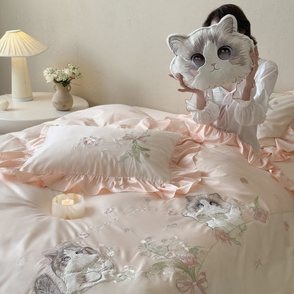 Luxuriöses besticktes Rüschensatin-Bettbezug-Set mit süßem Katzenmotiv
