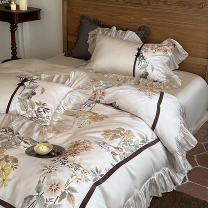 Satin Floral Rüschende Bettbezugset mit Plissiertem Rand und Dekorativen Kissenbezügen