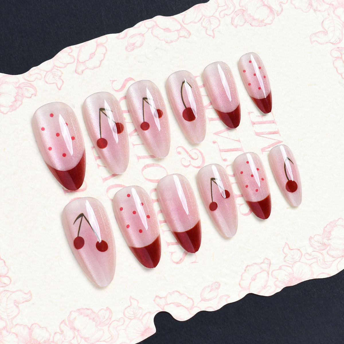 Künstlerisches Press-On-Nagelset mit Kirschblütenmuster Brehn