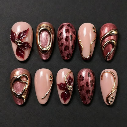 Blumenverziertes Press-On Nail Art Set mit goldenen Akzenten Brehn
