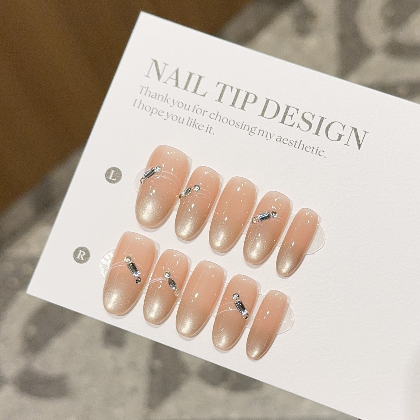Kunstnagelspitzen mit Elegantem Farbverlauf und Strassakzenten Brehn