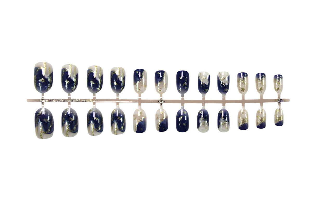 Kunstnagelset mit glamourösen Sternen- und Glitzerdetails Brehn