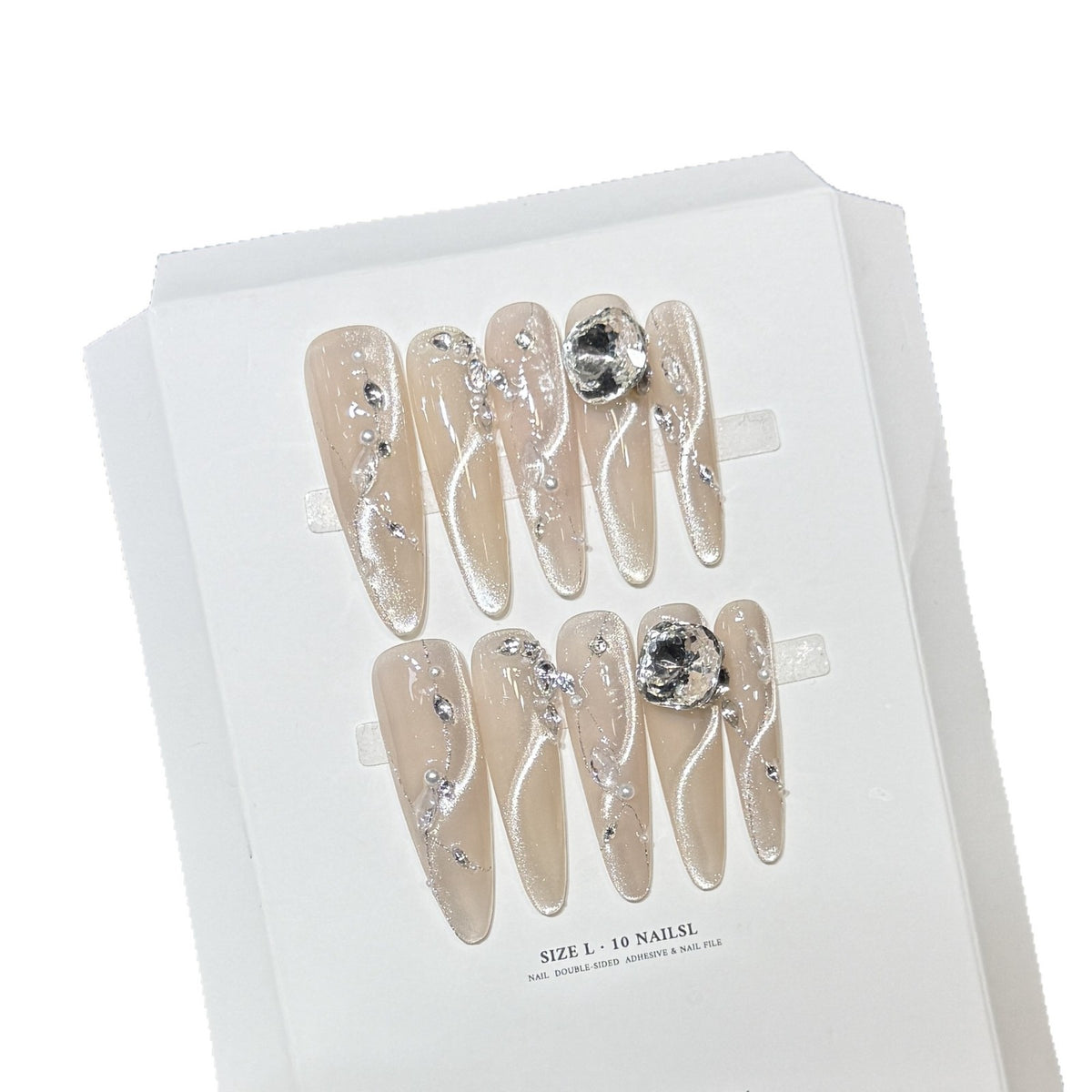 Künstlerisches Stiletto Press-On Nagelset mit Kristallakzenten Brehn