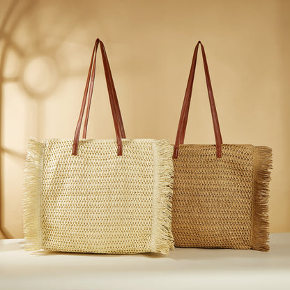 Strandtasche Aus Raffia mit Fransigen Details Brehn