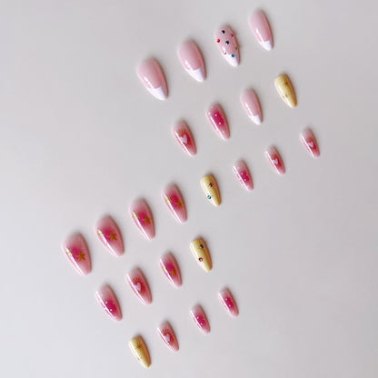 Kunstnagelset mit kreativen 3D-Motiven und Glitzerakzenten Brehn