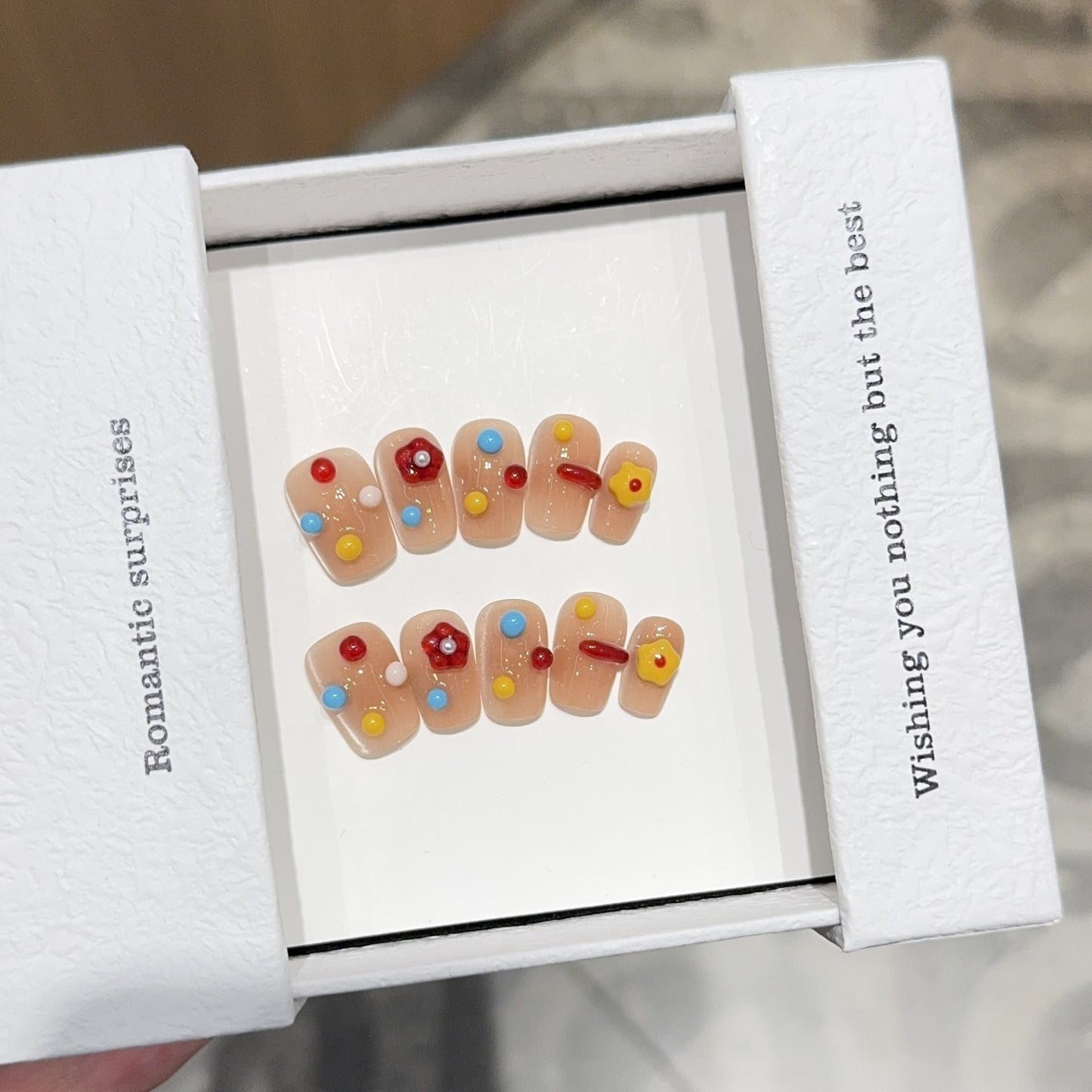Kunstnägel mit Bunten 3D-Akzenten Brehn