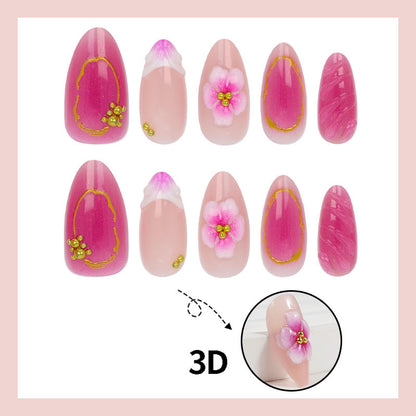 Kunstnagelset mit floralen Akzenten und luxuriösen Details Brehn