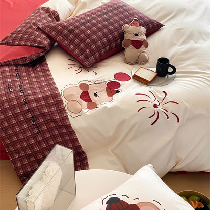 Kinder-Bettwäscheset aus weichem Baumwollsatin mit gesticktem Bären- und Karomotiv Brehn