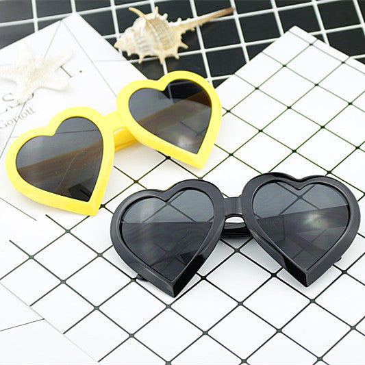 Damen Herzförmige Sonnenbrille im modernen Design Brehn