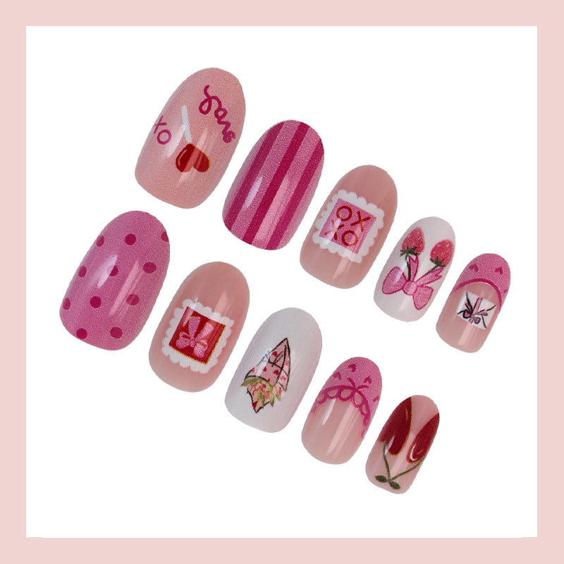 Kunstnagelset mit romantischen floralen und herzlichen Designs Brehn