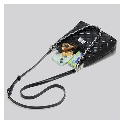 Gepolsterte Schultertasche mit Kettengriffen Brehn