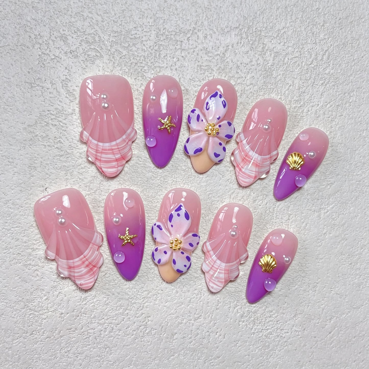 Dekoratives Press-On Nagelkunst Set mit floralen und ozeanischen Themen Brehn