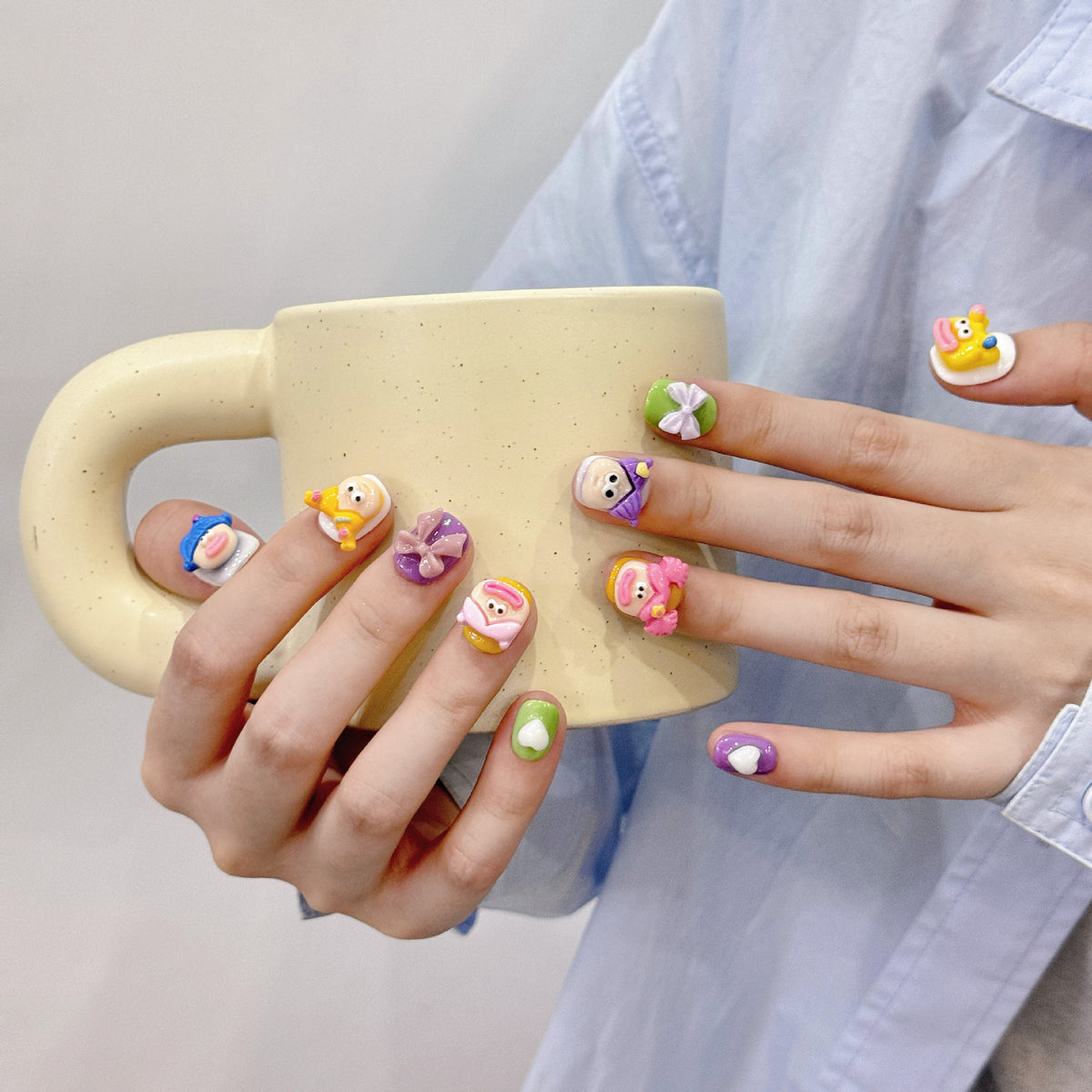 Kreatives Charakter Press-On Nagelkunst Set