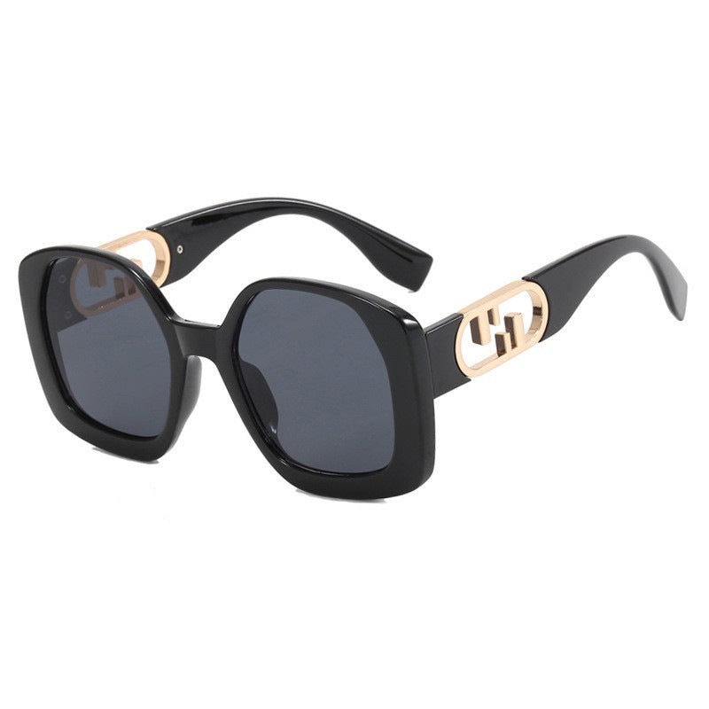 Damen oversized Sonnenbrille mit extravagantem geometrischen Rahmen und eleganten Akzenten Brehn