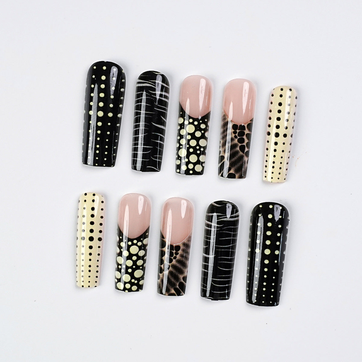 Elegantes Press-On Nagelkunst-Kit