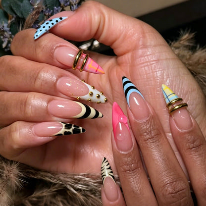 Kunstnagelset mit trendigen geometrischen und modernen Designs Brehn