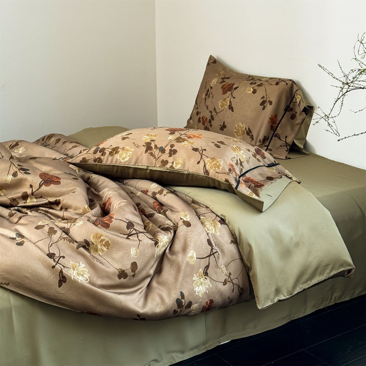 Designer-Bettwäscheset im Toile-Stil mit Volant und seidig-mattem Baumwollsatin