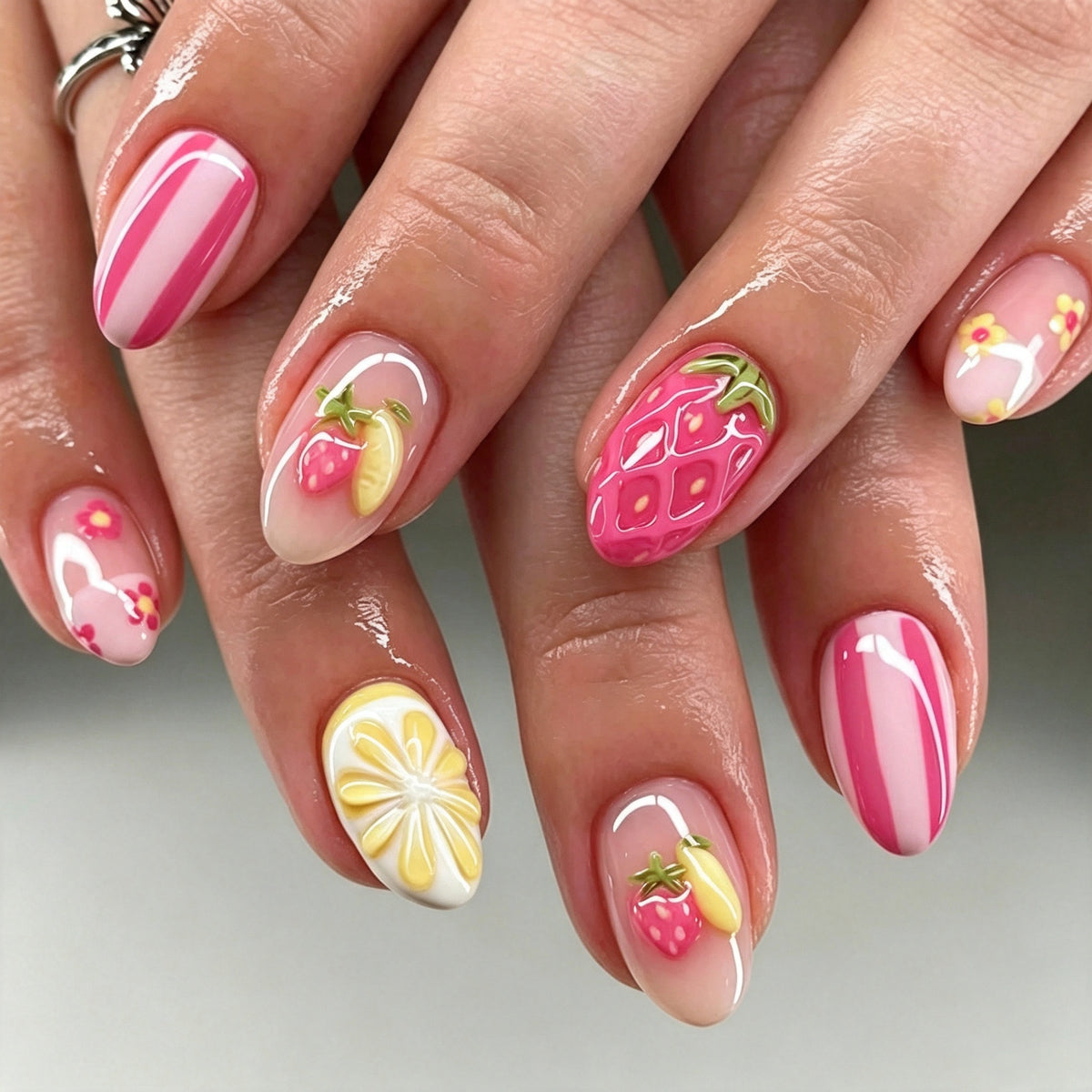 Kreative fruchtige Nagelkunst zum Aufkle Brehn