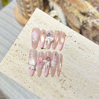 Dekoratives Stiletto Press-On Nagelkunst-Set mit elegantem Blumenmuster Brehn