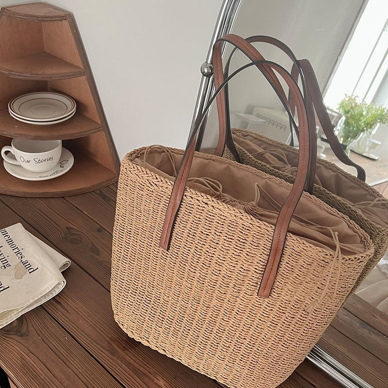 Geräumige Basttasche mit Nachhaltigen Ledergriffen Brehn