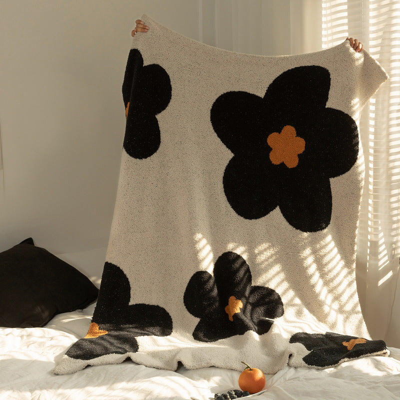 Grobstrick-Bouclé-Wohndecke mit großflächigem Blumenmotiv und Teddy-Textur Brehn